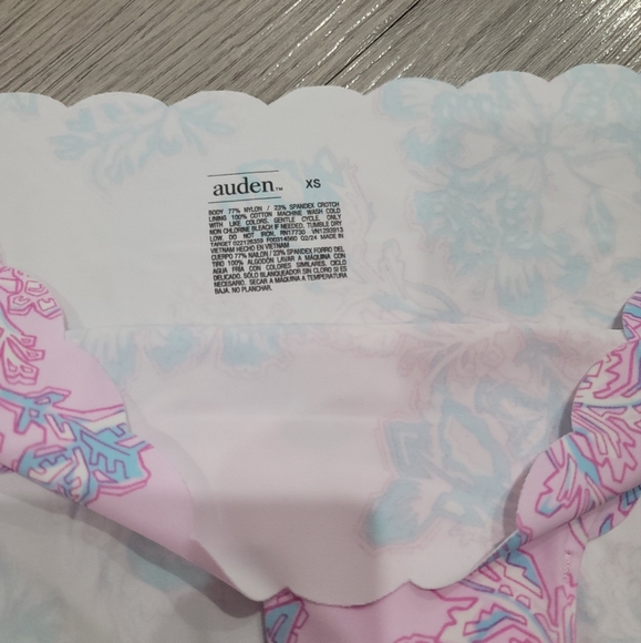 NWT Cheeky Seamless Scalloped Floral Underwear Mid Rise - Picture 2 of 3
